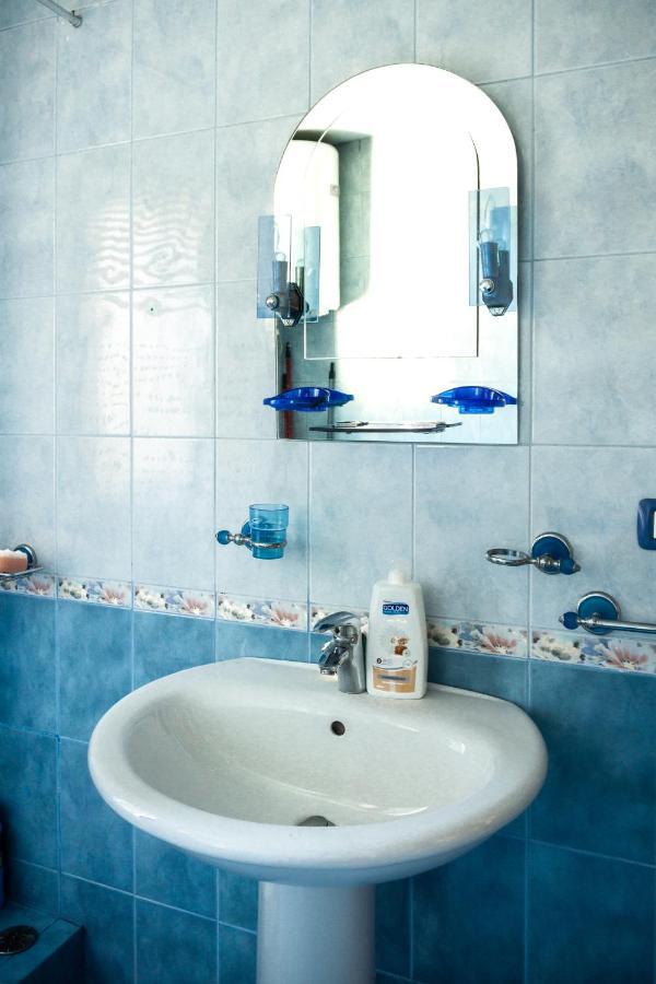 טיראנה City Center Two Private Bedrooms Near Scanderbeg Square On Shared Apartment מראה חיצוני תמונה