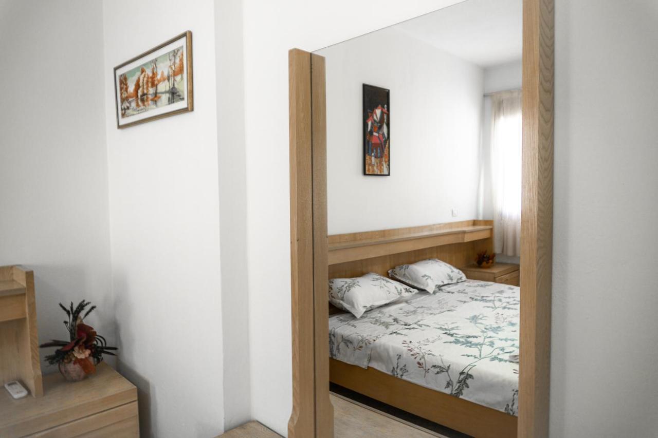 טיראנה City Center Two Private Bedrooms Near Scanderbeg Square On Shared Apartment מראה חיצוני תמונה