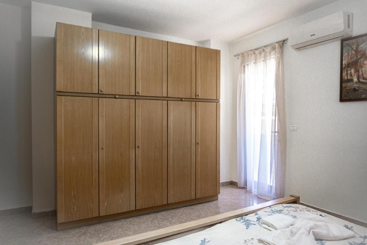 טיראנה City Center Two Private Bedrooms Near Scanderbeg Square On Shared Apartment מראה חיצוני תמונה