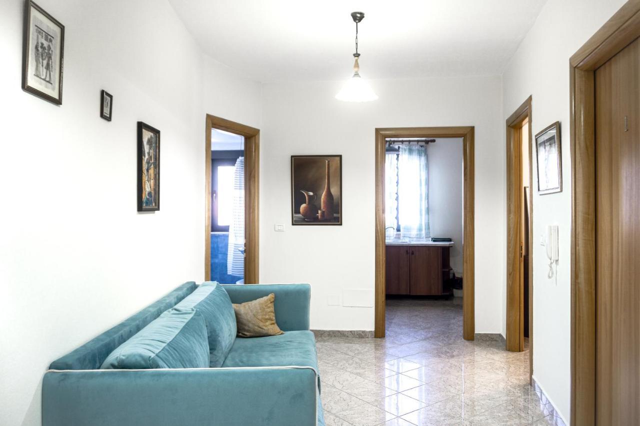 טיראנה City Center Two Private Bedrooms Near Scanderbeg Square On Shared Apartment מראה חיצוני תמונה
