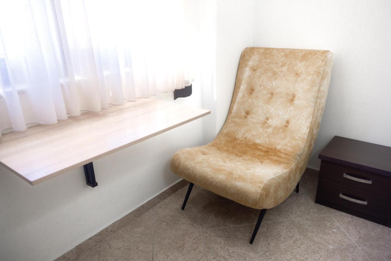 טיראנה City Center Two Private Bedrooms Near Scanderbeg Square On Shared Apartment מראה חיצוני תמונה
