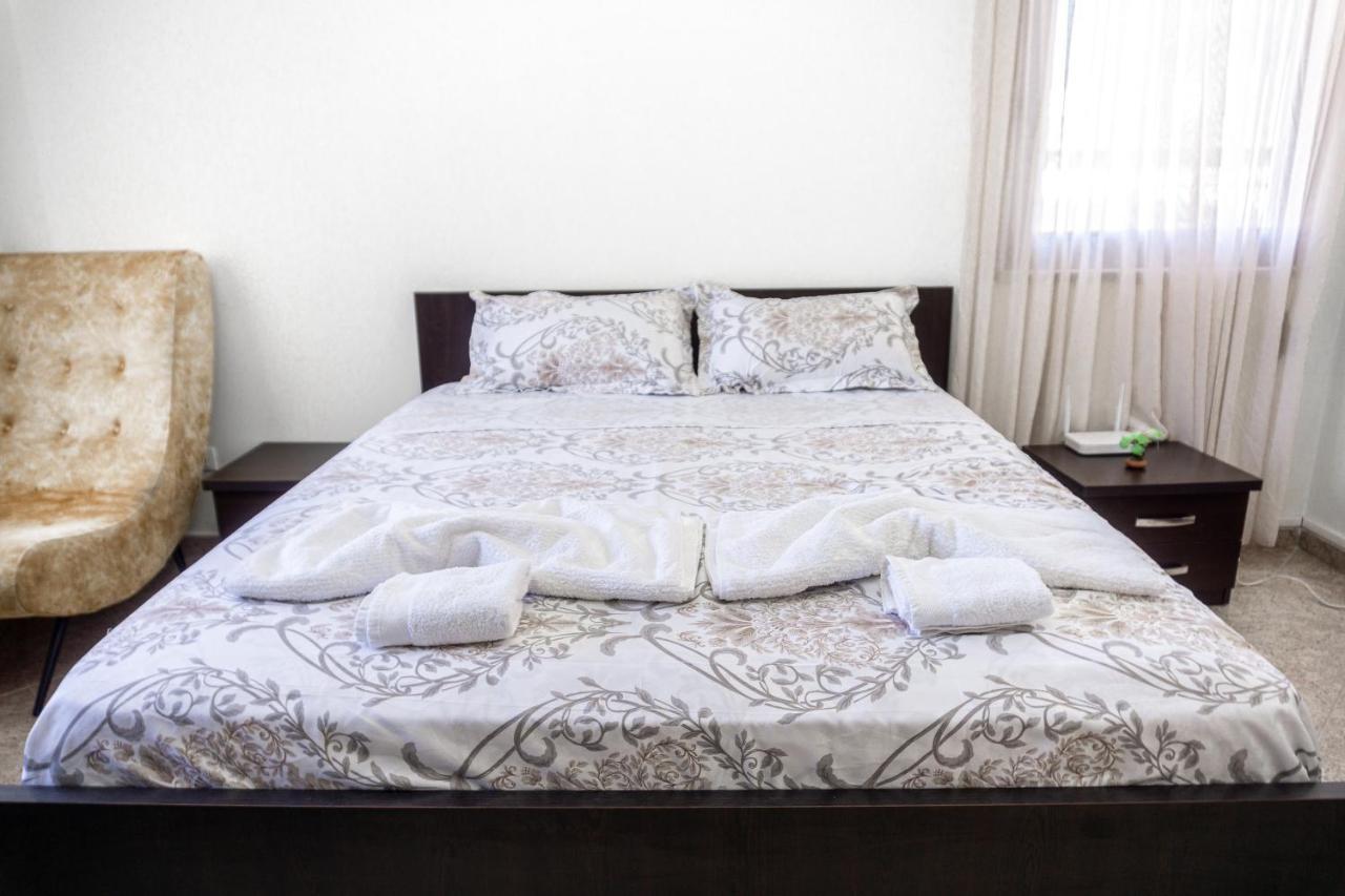 טיראנה City Center Two Private Bedrooms Near Scanderbeg Square On Shared Apartment מראה חיצוני תמונה