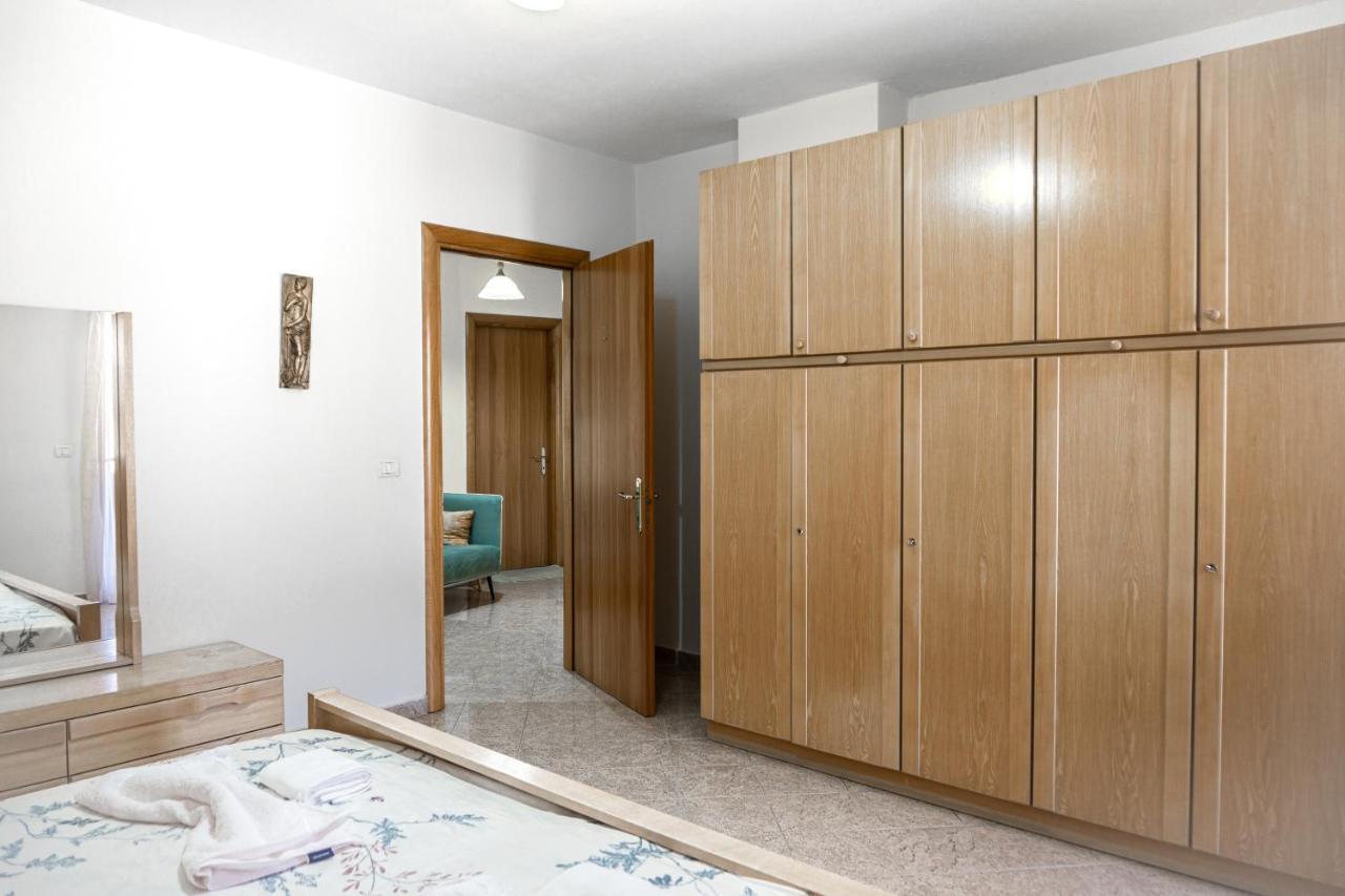 טיראנה City Center Two Private Bedrooms Near Scanderbeg Square On Shared Apartment מראה חיצוני תמונה