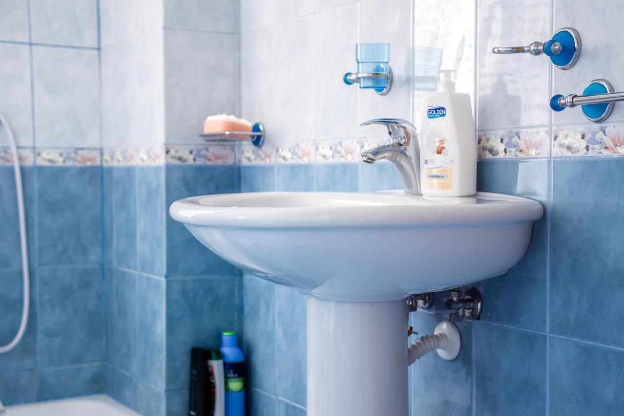 טיראנה City Center Two Private Bedrooms Near Scanderbeg Square On Shared Apartment מראה חיצוני תמונה