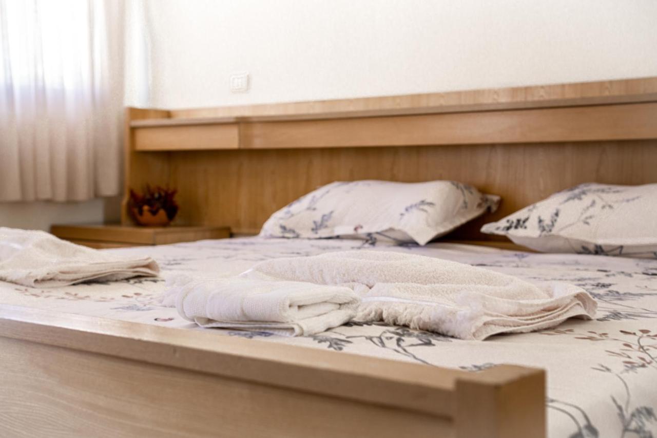 טיראנה City Center Two Private Bedrooms Near Scanderbeg Square On Shared Apartment מראה חיצוני תמונה