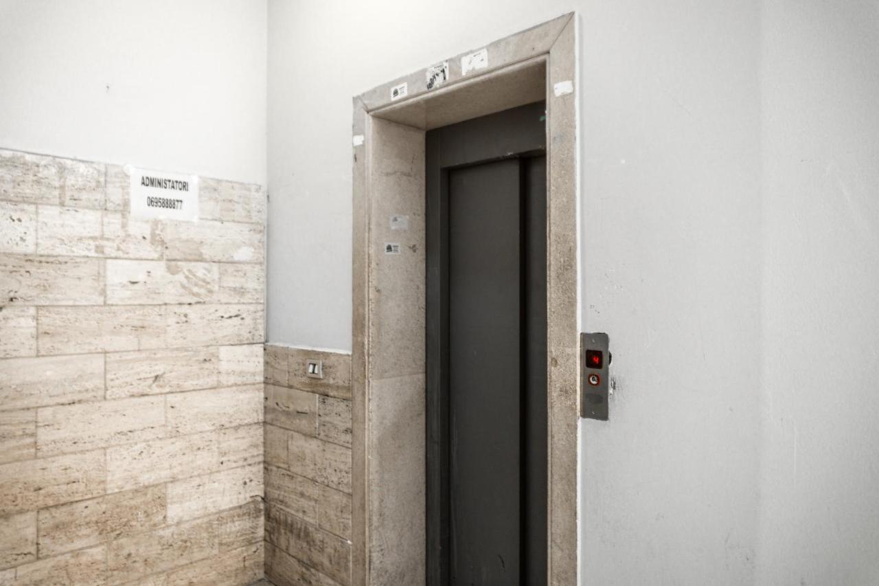 טיראנה City Center Two Private Bedrooms Near Scanderbeg Square On Shared Apartment מראה חיצוני תמונה