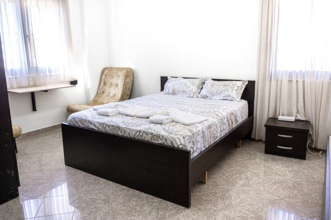 טיראנה City Center Two Private Bedrooms Near Scanderbeg Square On Shared Apartment מראה חיצוני תמונה